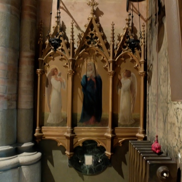 the image of that sparked the Museo del Purgatorio is behind the angel on the left